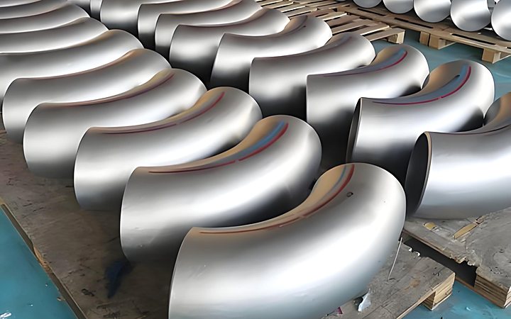 Alloy elbows protected and palletised for export