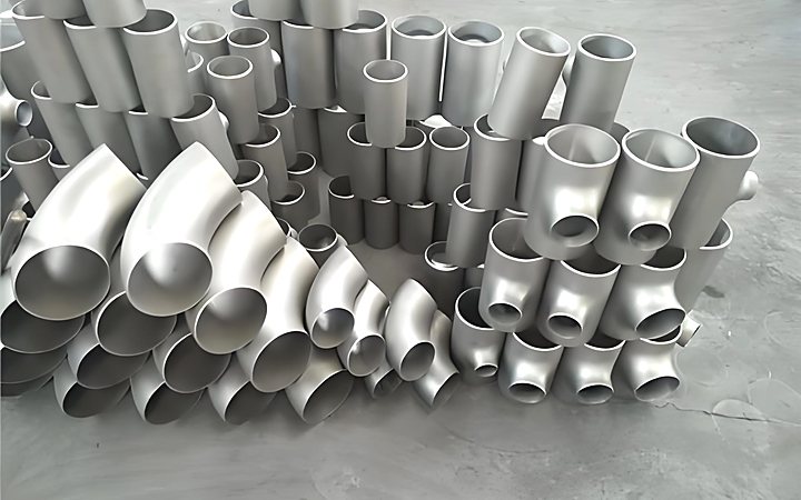 Mixed nickel alloy pipe fittings including elbows, tees and reducers