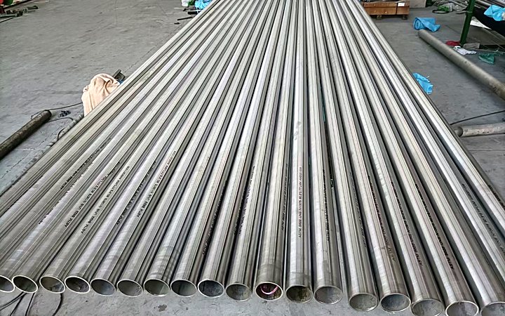 Finished alloy pipe runs prepared for shipment