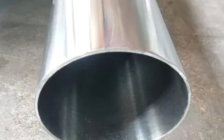 Single length of seamless nickel alloy tube with clean cut end